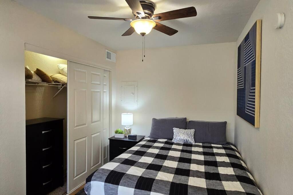 Cozy Updated Cove Of Heaven, 5Mins To Lake Hefner! オクラホマシティ エクステリア 写真