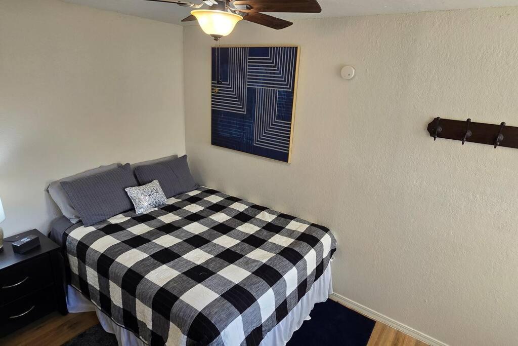 Cozy Updated Cove Of Heaven, 5Mins To Lake Hefner! オクラホマシティ エクステリア 写真