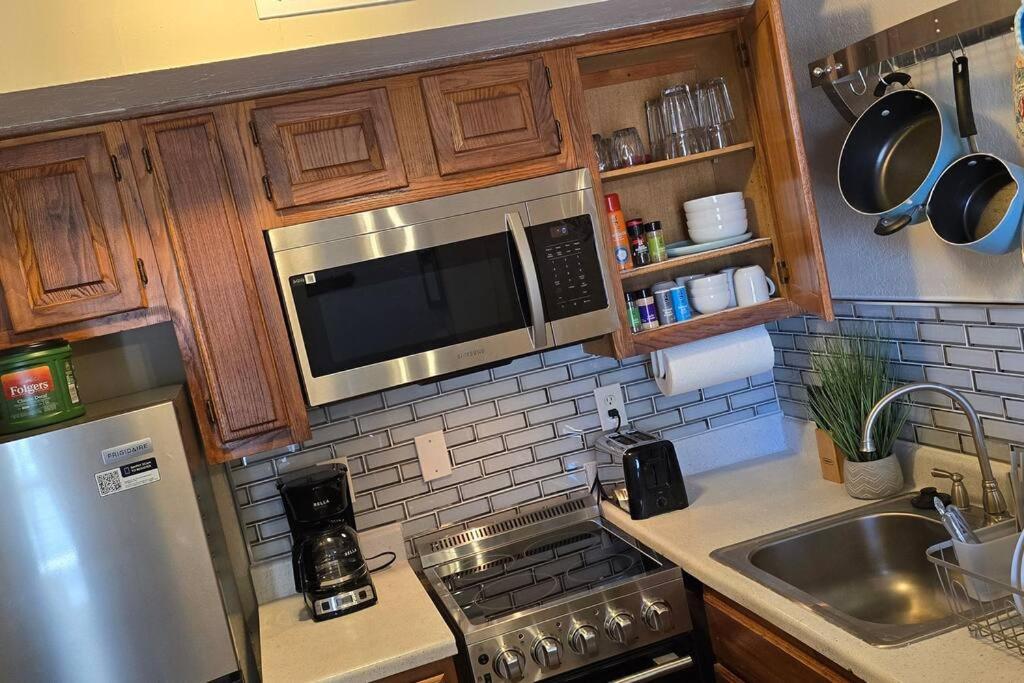 Cozy Updated Cove Of Heaven, 5Mins To Lake Hefner! オクラホマシティ エクステリア 写真